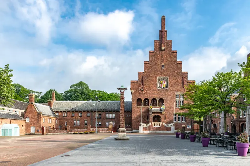 huis van waalwijk vooraanzicht.jpg