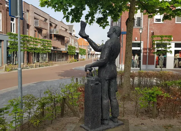 Pag. 30 Kaatsheuvel Schoenmakerplein.jpg