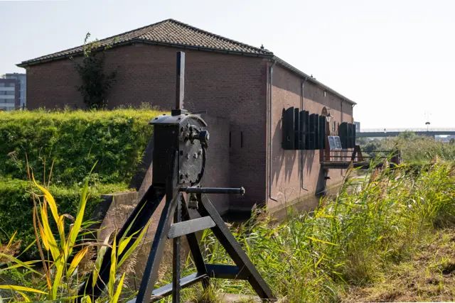 Fort Lunet, Raamsdonksveer 6