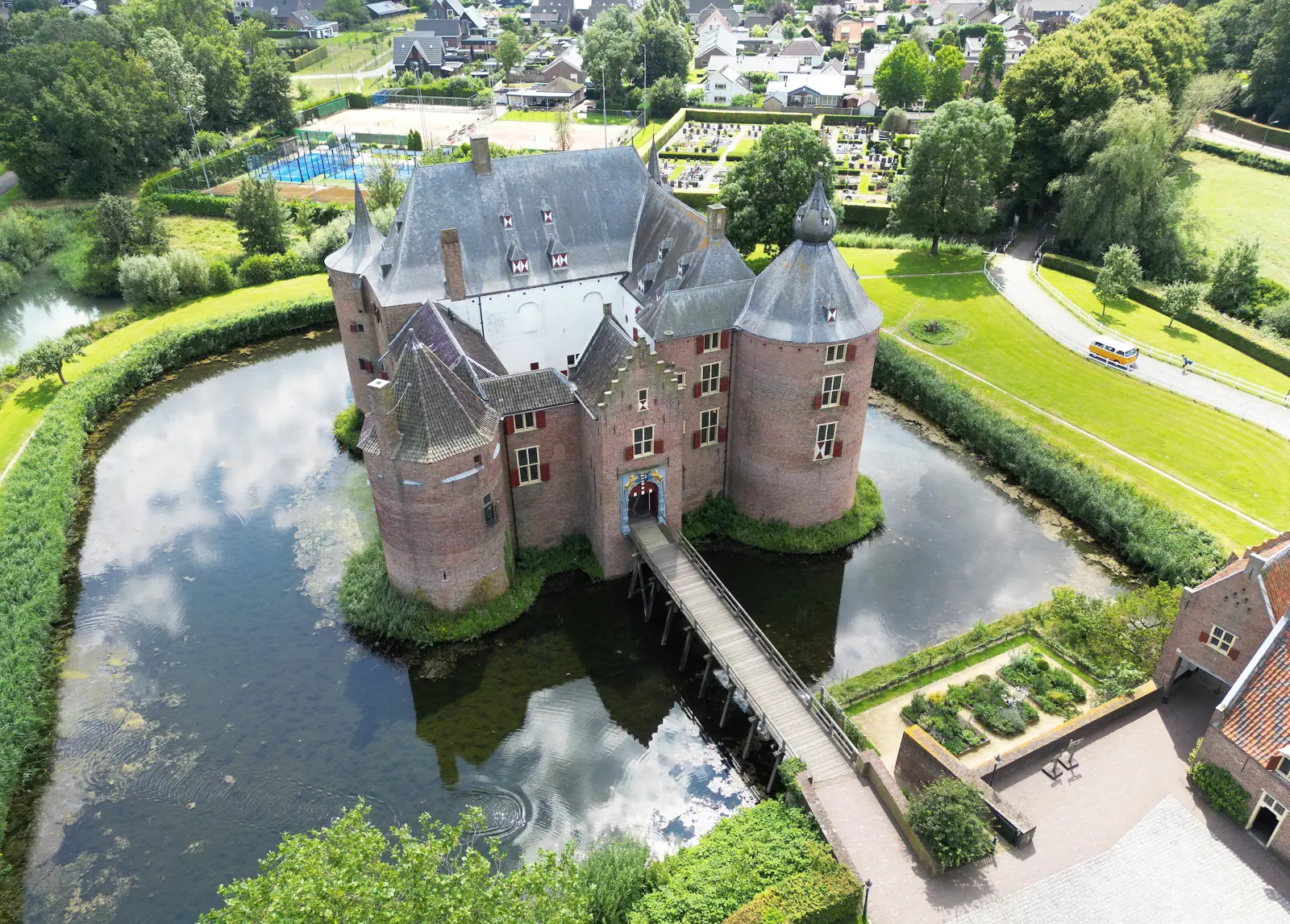 2mb_luchtfoto_ammersoyen_vid_foto_met_toestemming.jpg (1)