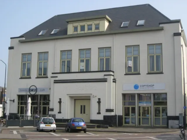 Voormalig gemeentehuis Raamsdonksveer.jpg