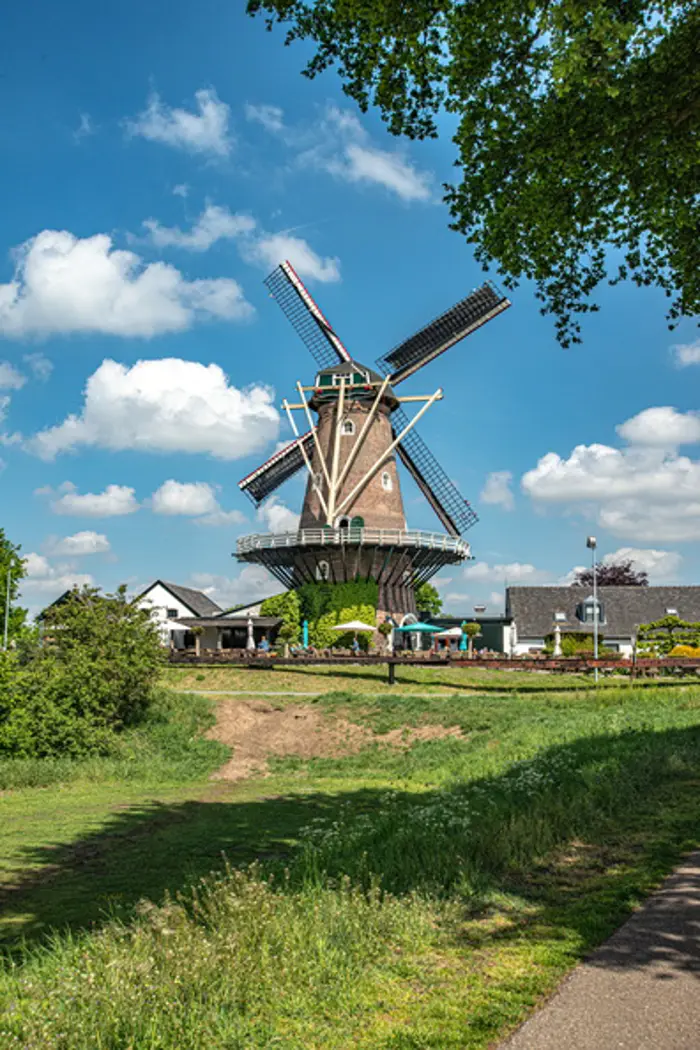 De Emmamolen in Nieuwkuijk.jpg