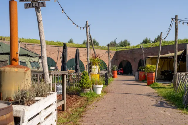 Fort Lunet, Raamsdonksveer 4