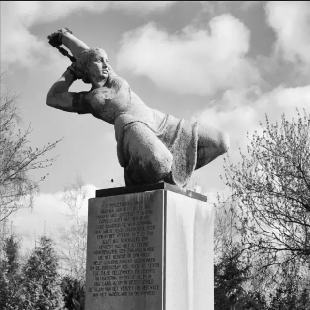 20. monument.png
