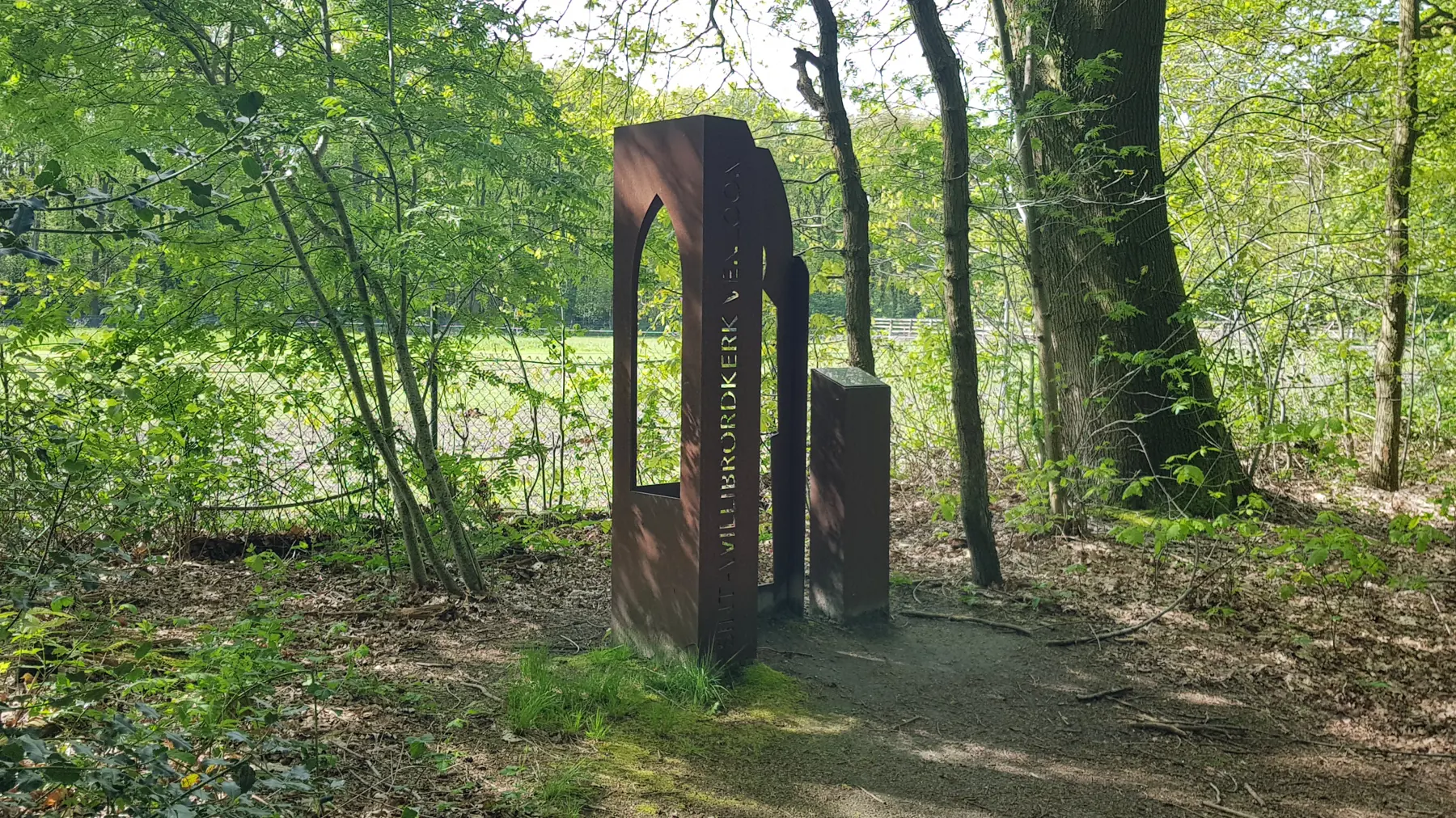 Pag. 20. Route 05. LoZ Kerkenakker monument.jpg