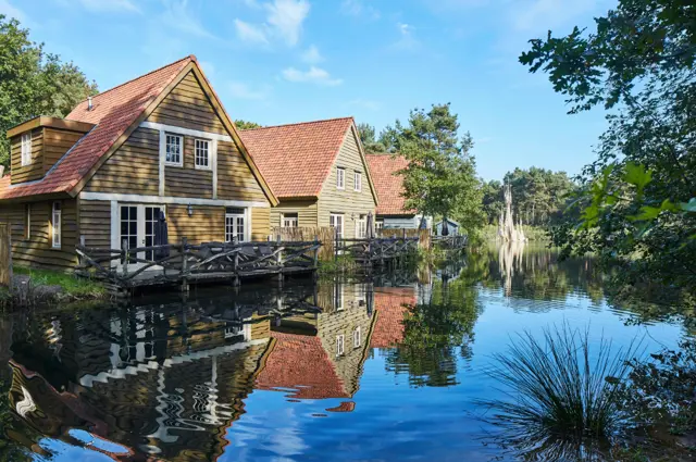 Efteling Bosrijk - boshoeve aan het meer.png
