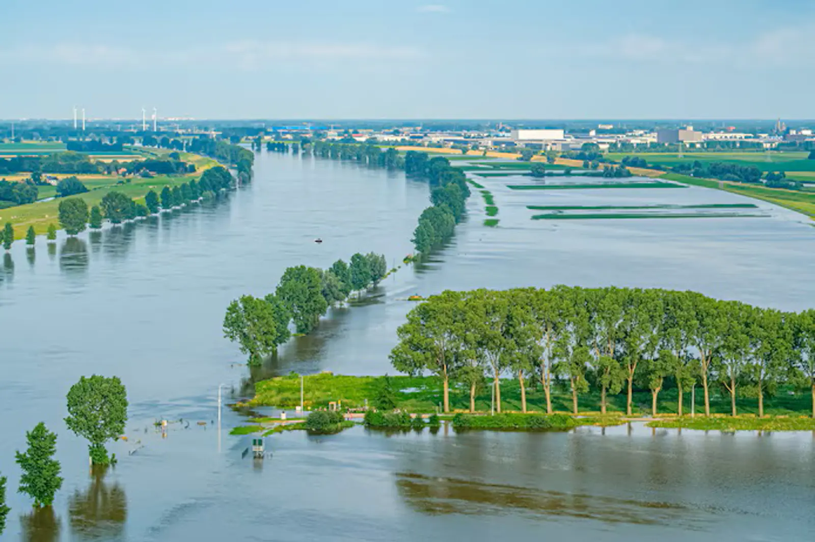 Pag.35. route 10 Hoogwater Bergsche maas bij Waspik.jpg