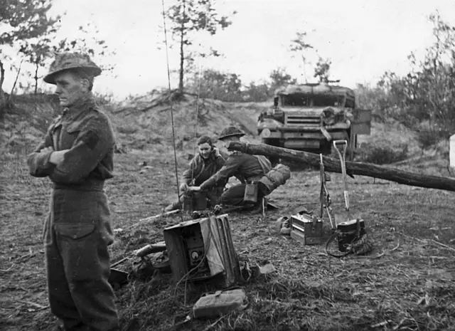2 radiopost 5e Seaforths in de Duinen - kopie.jpg