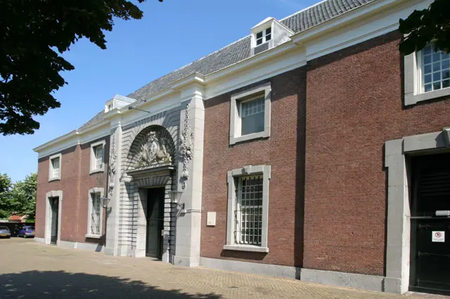 Hoofdwacht en Arsenaal (Fort St. Gertrudis).jpg