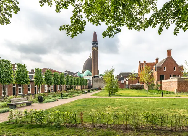 Hooisteek en Sint Jan de Doperkerk Waalwijk