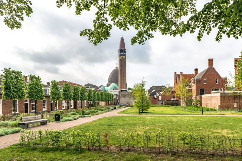 Hooisteek en Sint Jan de Doperkerk Waalwijk