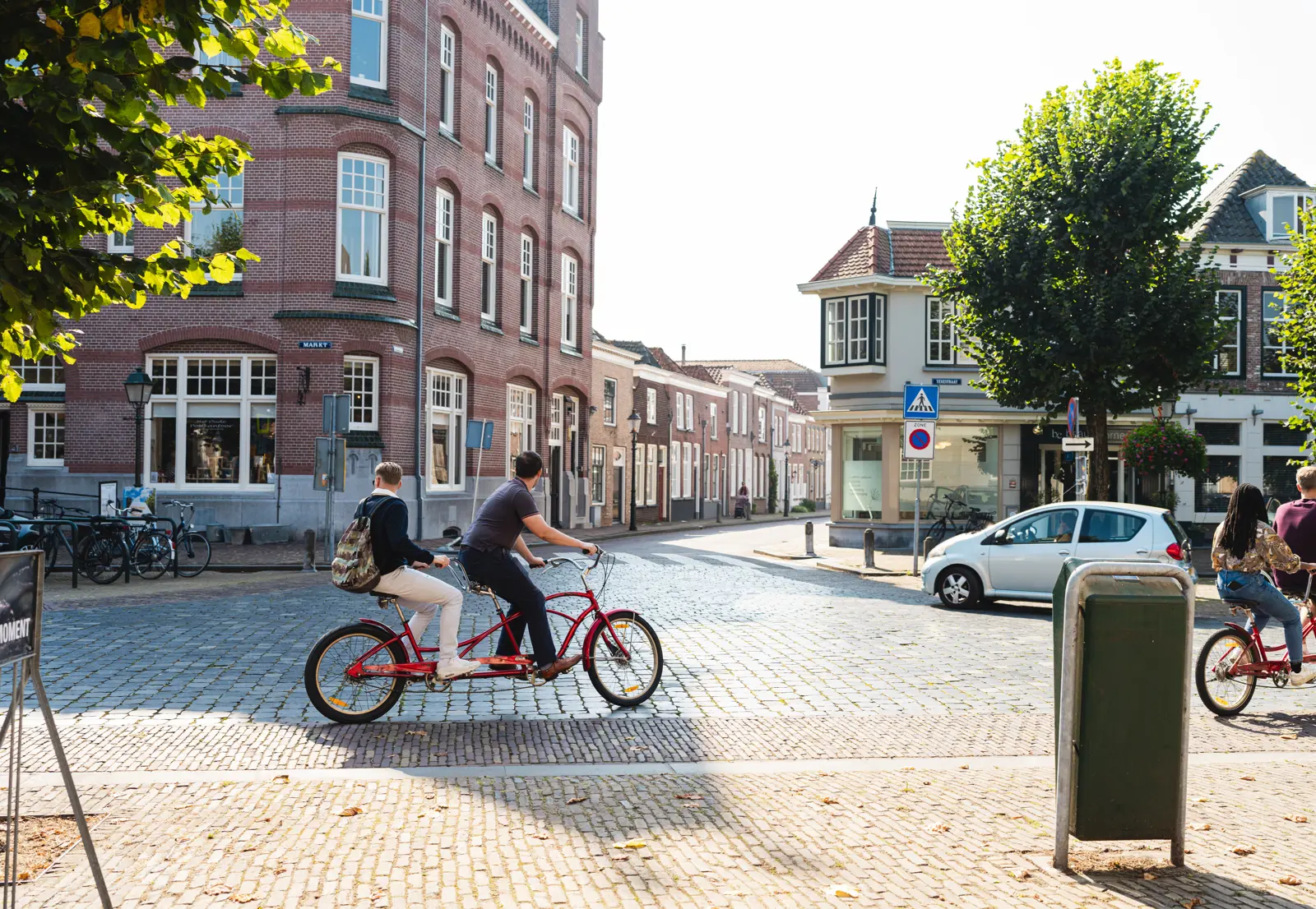 Fietsen in Geertruidenberg, tandem