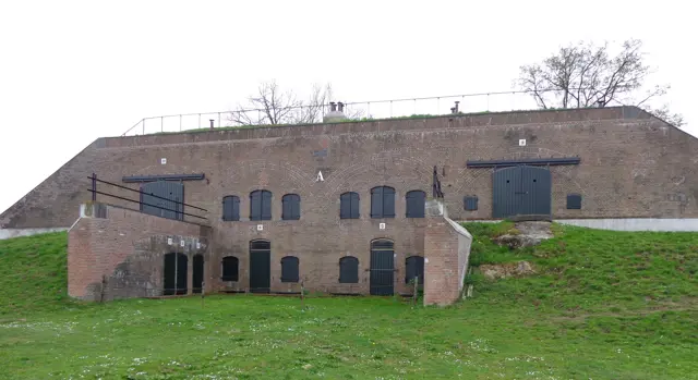 Batterij onder Poederoijen.jpg