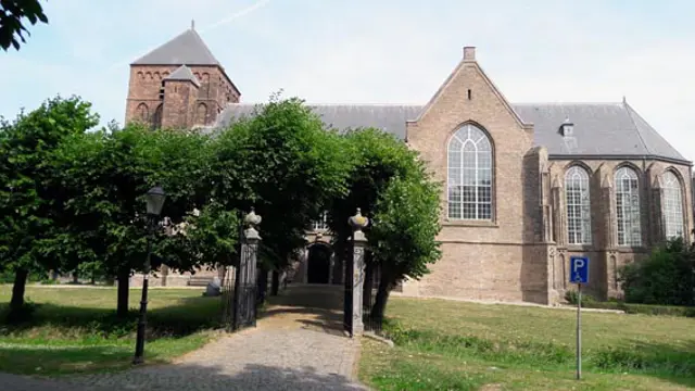 Lambertuskerk Raamsdonk.jpg
