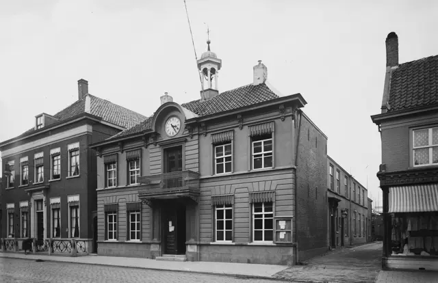 Fig.25 WAA 32241 Raadhuis Waalwijk (1925) ingekort.jpg