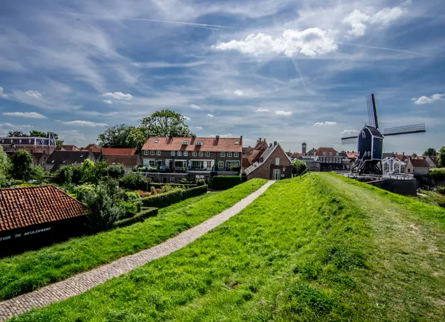Vestingwallen en molen Heusden vesting