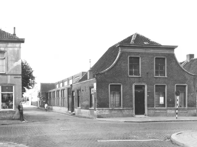 Fig.13 WAA 20059 Luxortheater (1965).jpg