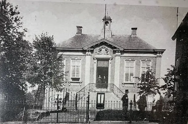 12 raadhuis.jpg