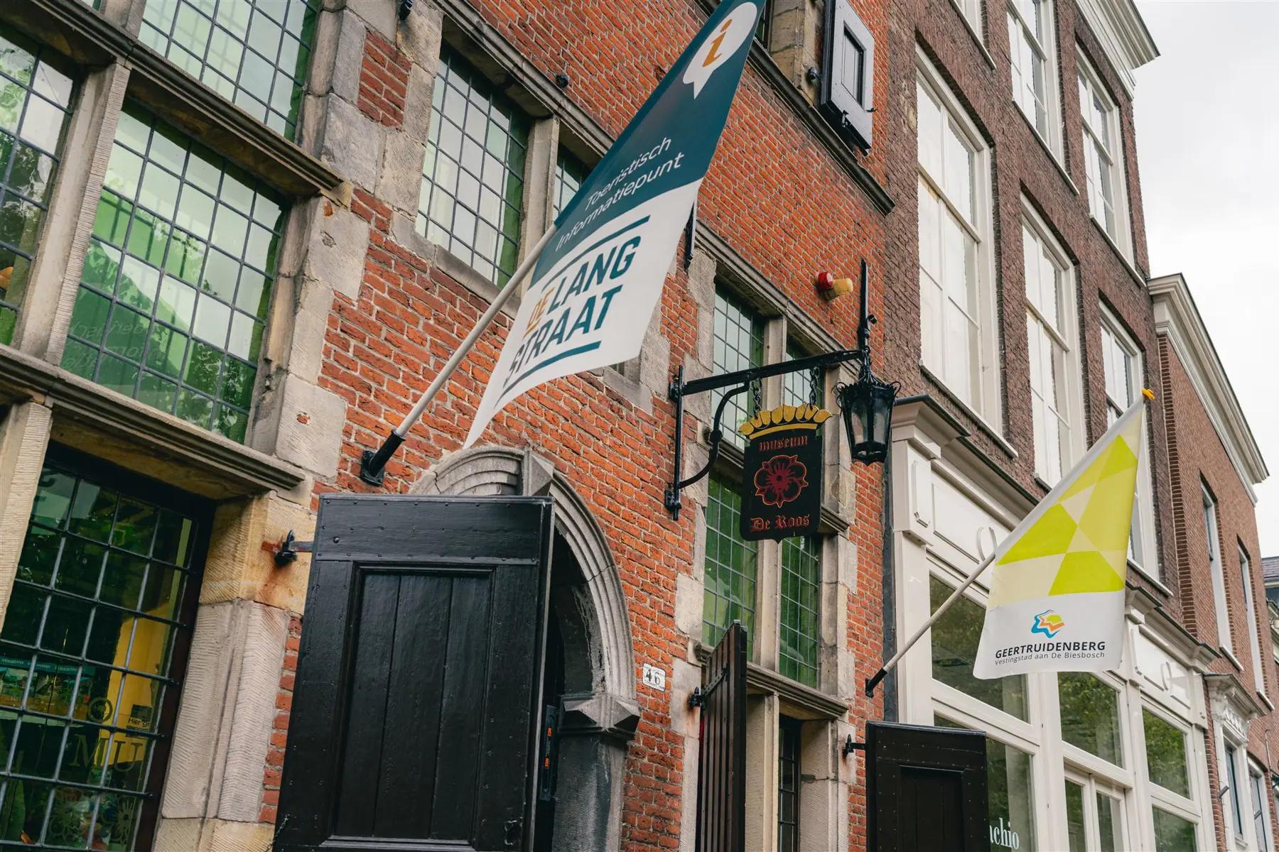 gevel van museum de roos.jpg