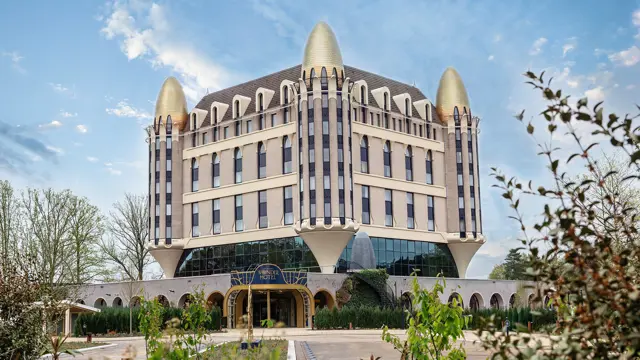 Efteling wonder hotel exterieur.jpg