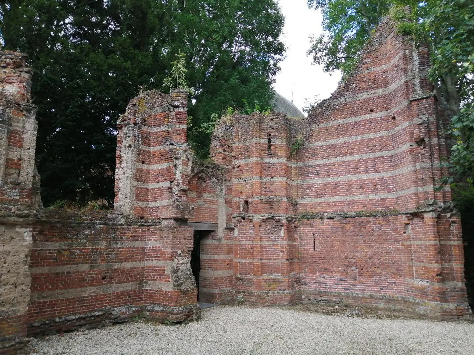ruine_kerk_ammerzoden_2_-_omd.jpg