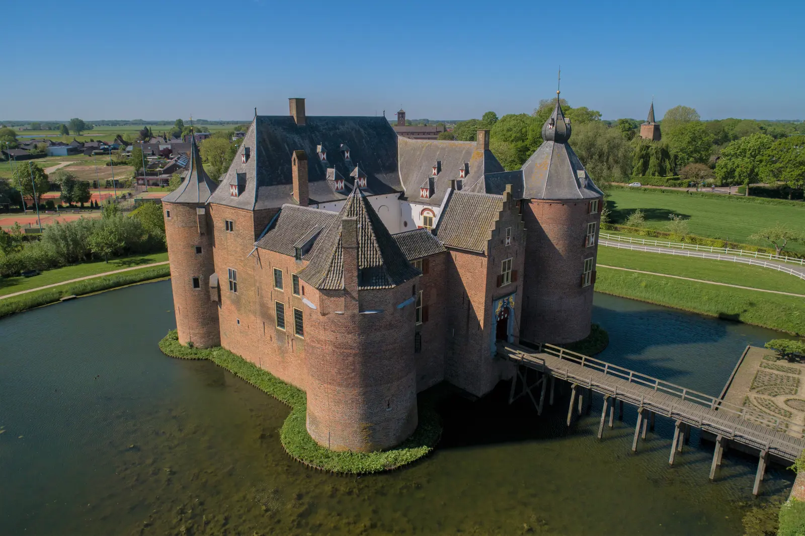 kasteel_ammersoyen_luchtfoto_albert_speelman.jpg