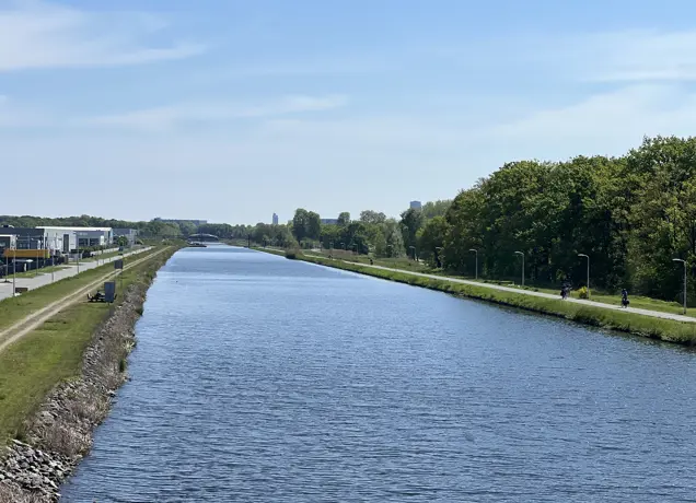 Pag. 22. route 04 uitzicht kanaal vanaf de fietsbrug.jpg