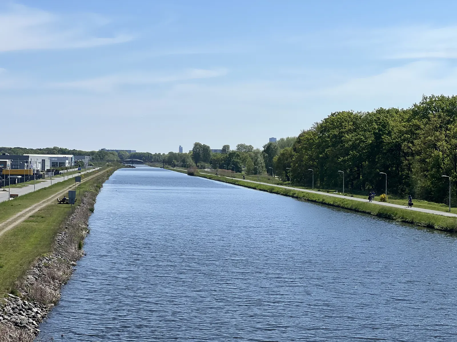 Pag. 22. route 04 uitzicht kanaal vanaf de fietsbrug.jpg