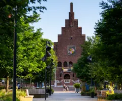 Huis van Waalwijk en terassen