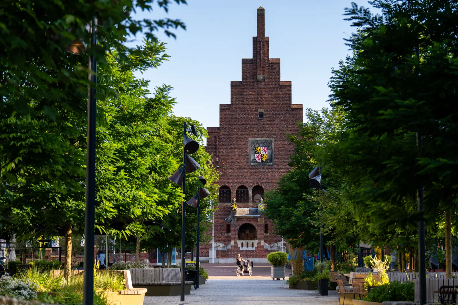 Huis van Waalwijk en terassen
