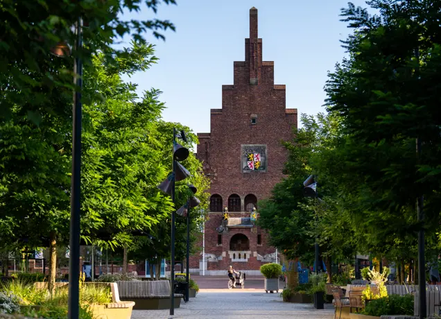 Huis van Waalwijk en terassen