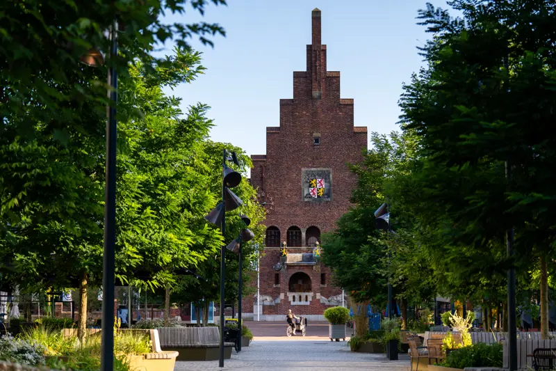Huis van Waalwijk en terassen