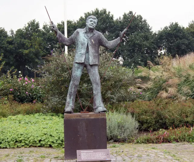 Bevrijding, monument 1940-1945.jpg