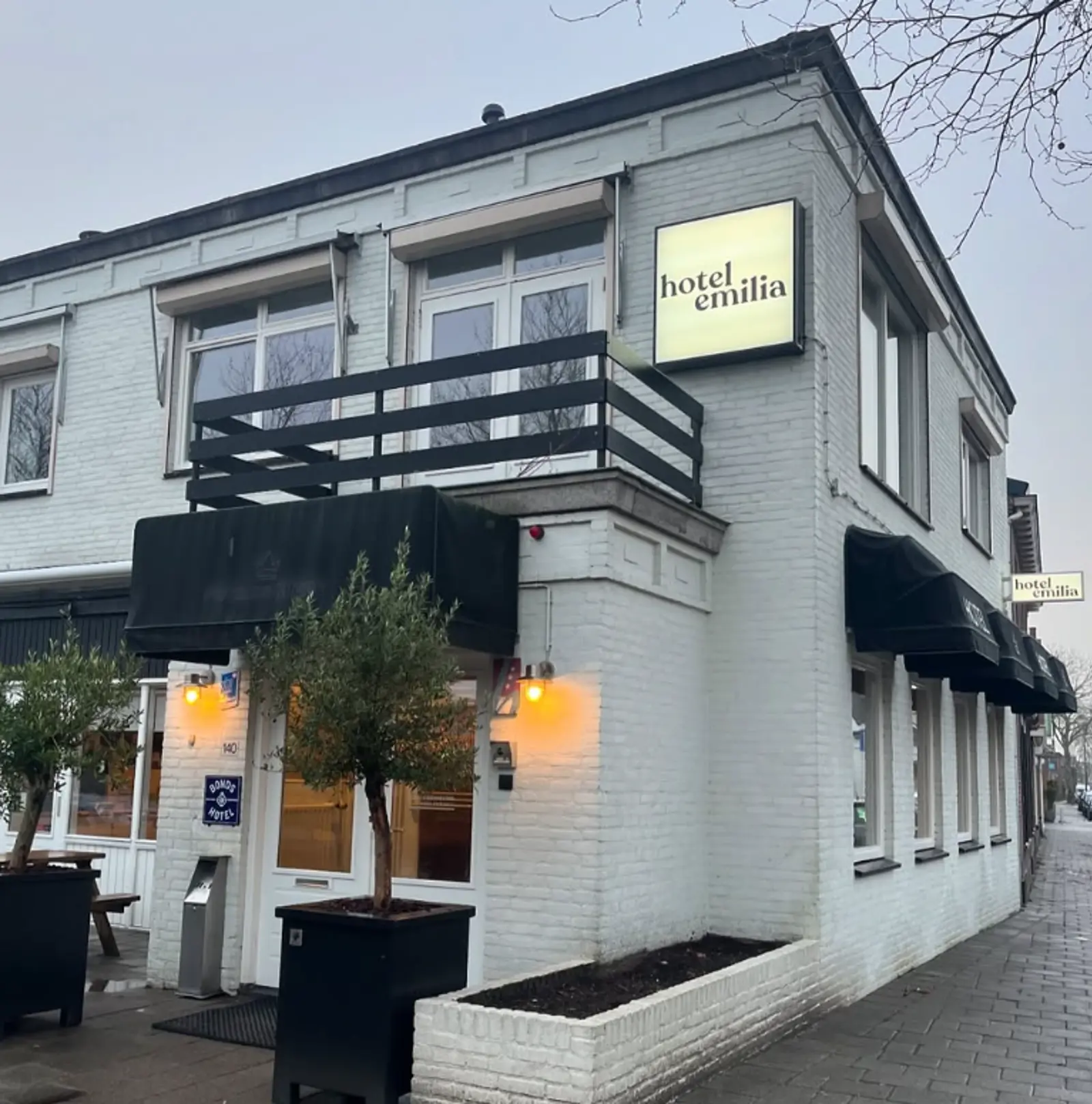 vooraanzicht hotel emilia.png