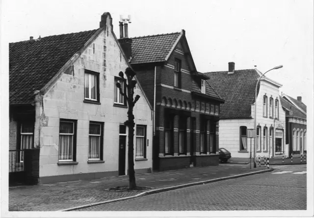 Fig.10 WAA 17004 Bondsgebouw - Loeffstraat 49-51 (1992).jpg